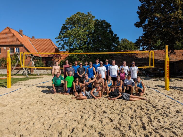Sonne satt statt Wacken-Schlammschlacht,-  Beachvolleyballturnier „socks on the beach” auf dem Binner Sportplatz