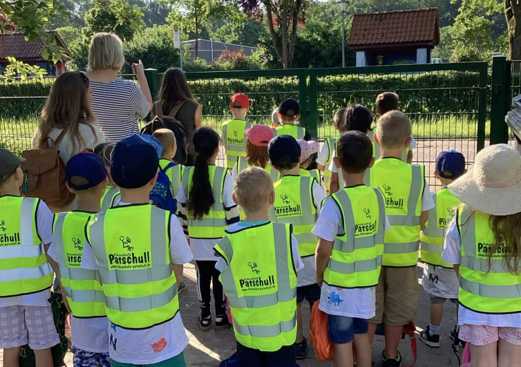 Sicher zur Schule mit Warnwesten