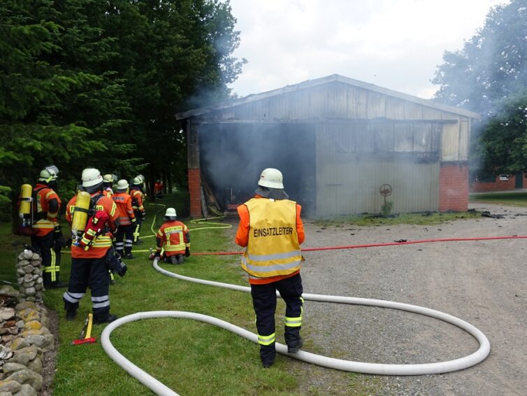 Brand in Maschinenhalle in Wietzen schnell gelöscht