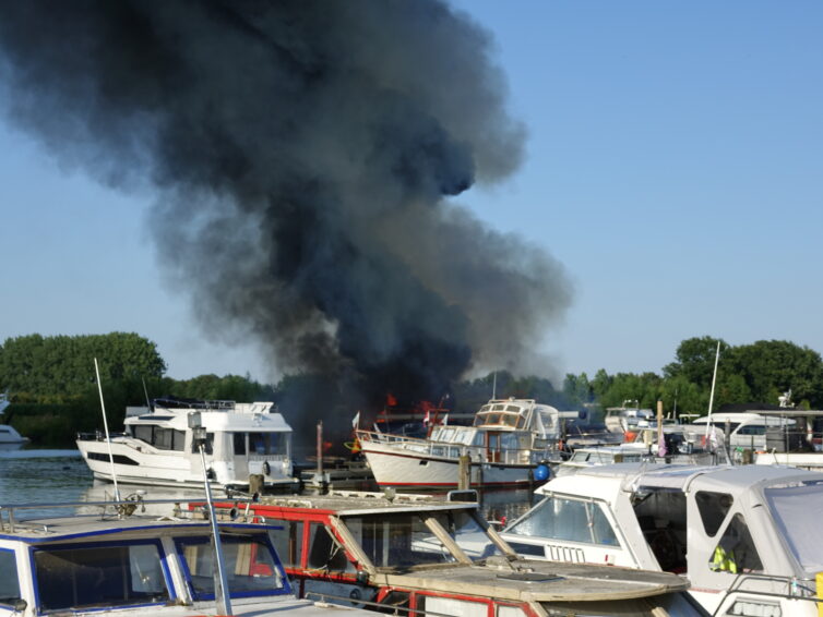 Großeinsatz im Sportboothafen Marina Mehlbergen
