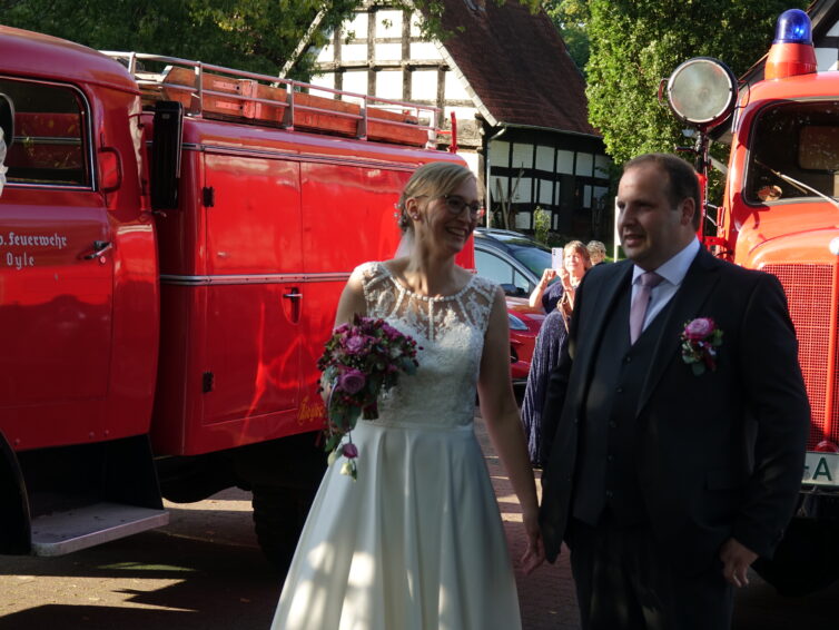 Große Feuerwehr-Hochzeit in der Markloher Kirche