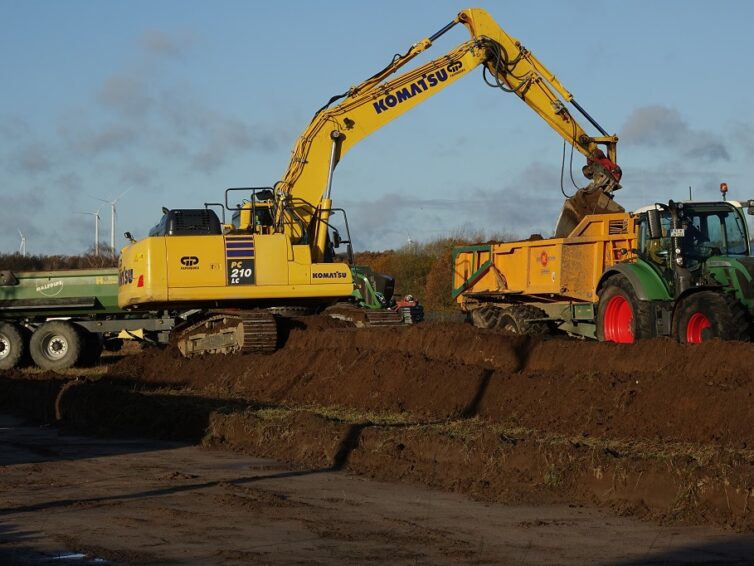 Die ersten Erdarbeiten für den FTZ-Bau haben begonnen