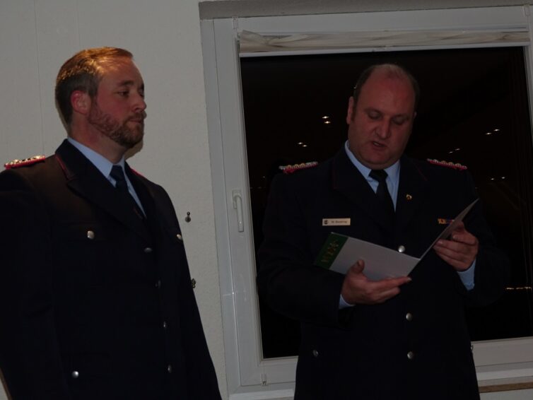 Holger Ahrens für 40 Jahre Feuerwehr geehrt