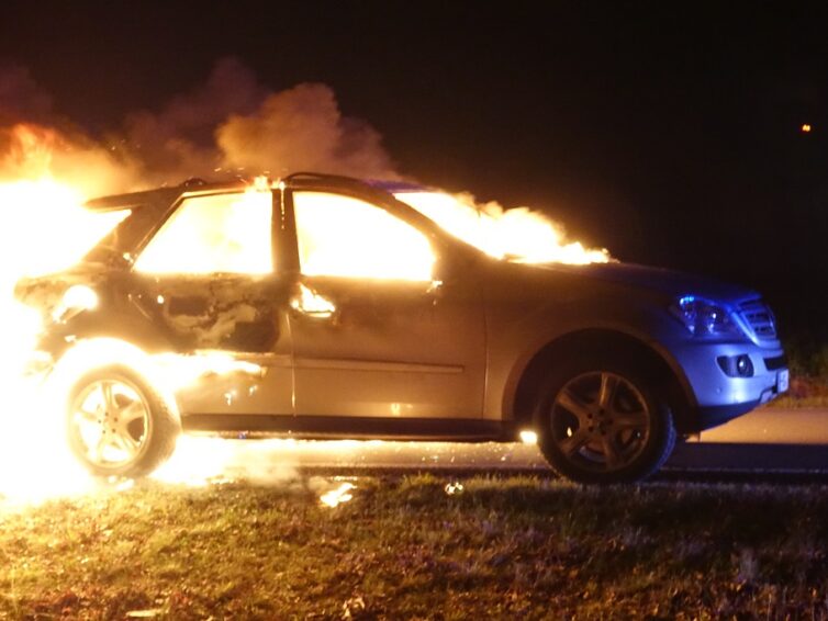Fahrzeugbrand kurz vor der Bescherung