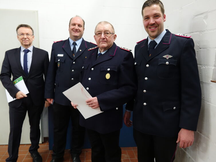 Heinrich Rabing seit 70 Jahren in der Feuerwehr