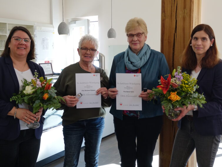 Marianne Hopmann und Renate Kiene seit 50 Jahren im DRK