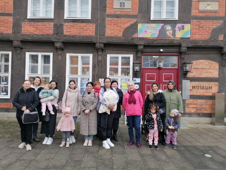 Ausstellung „Geschichte des Ankommens“ motiviert Neuzugewanderte im Landkreis Nienburg