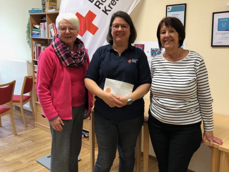 KIT spendet an das JRK